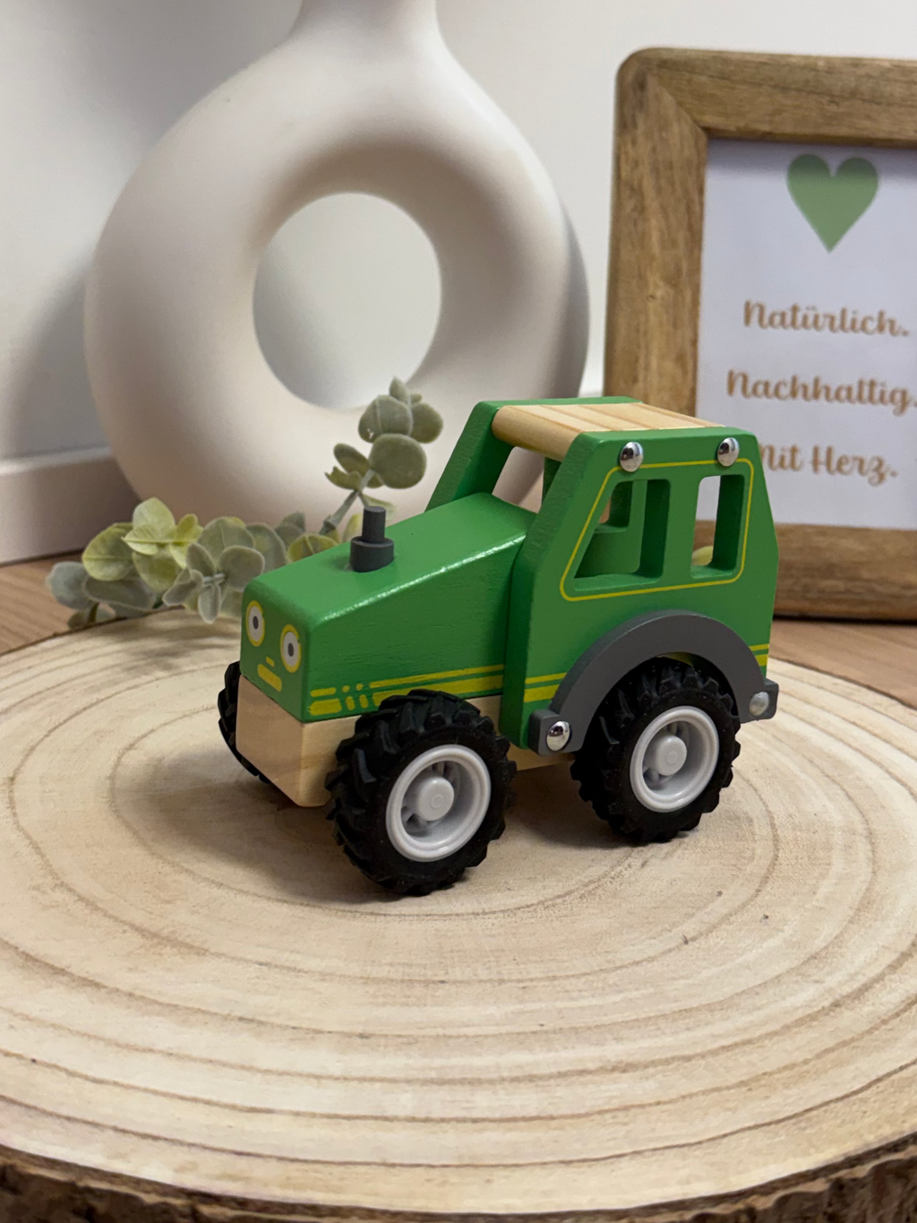Traktor aus Holz