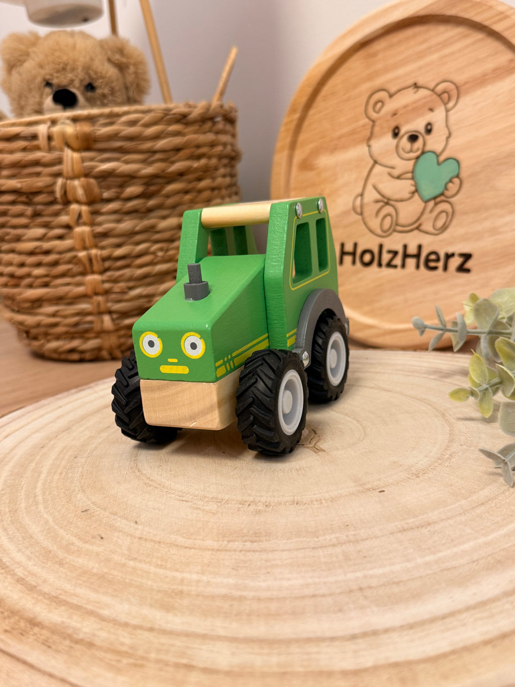 Traktor aus Holz