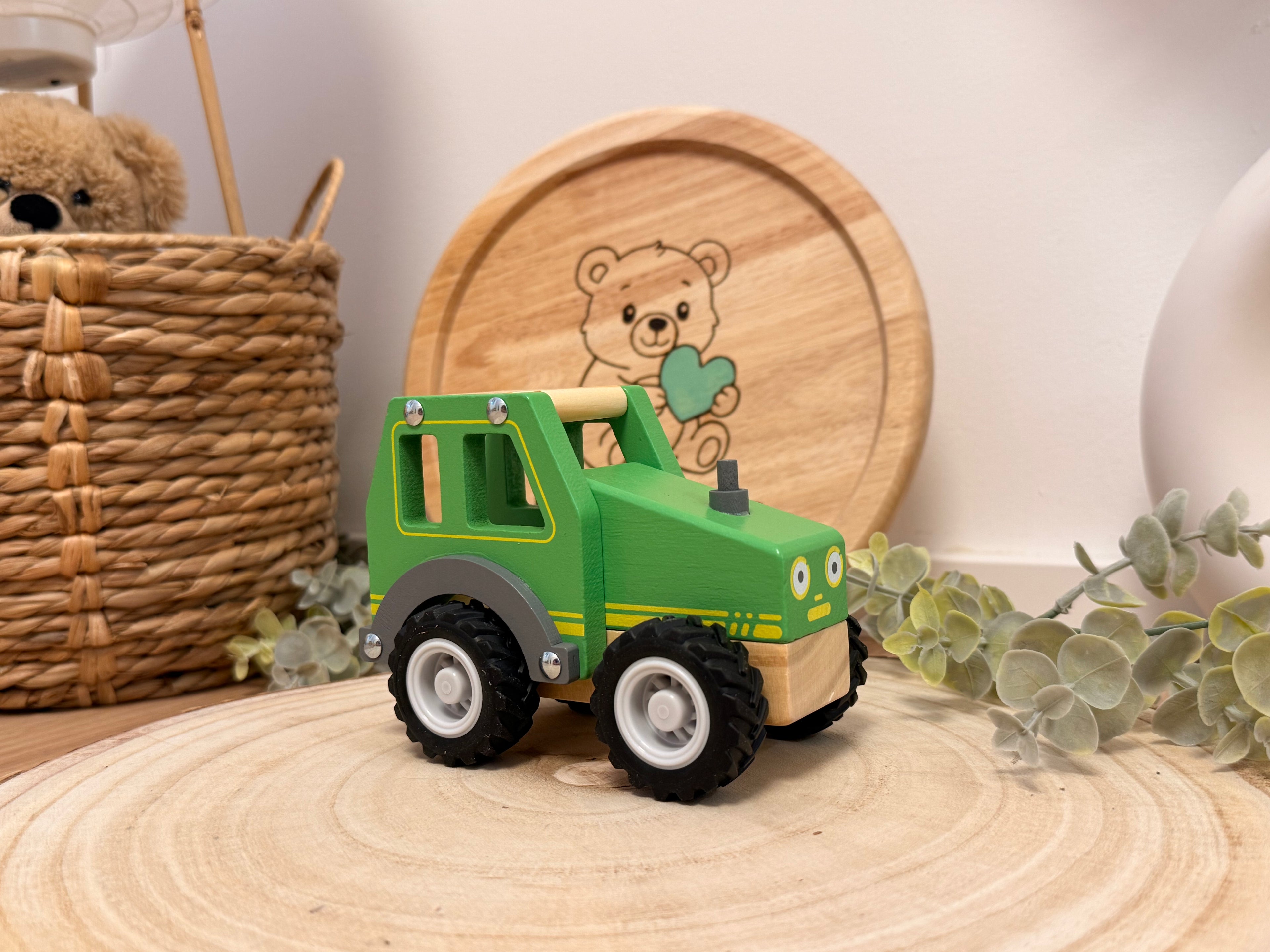 Traktor aus Holz