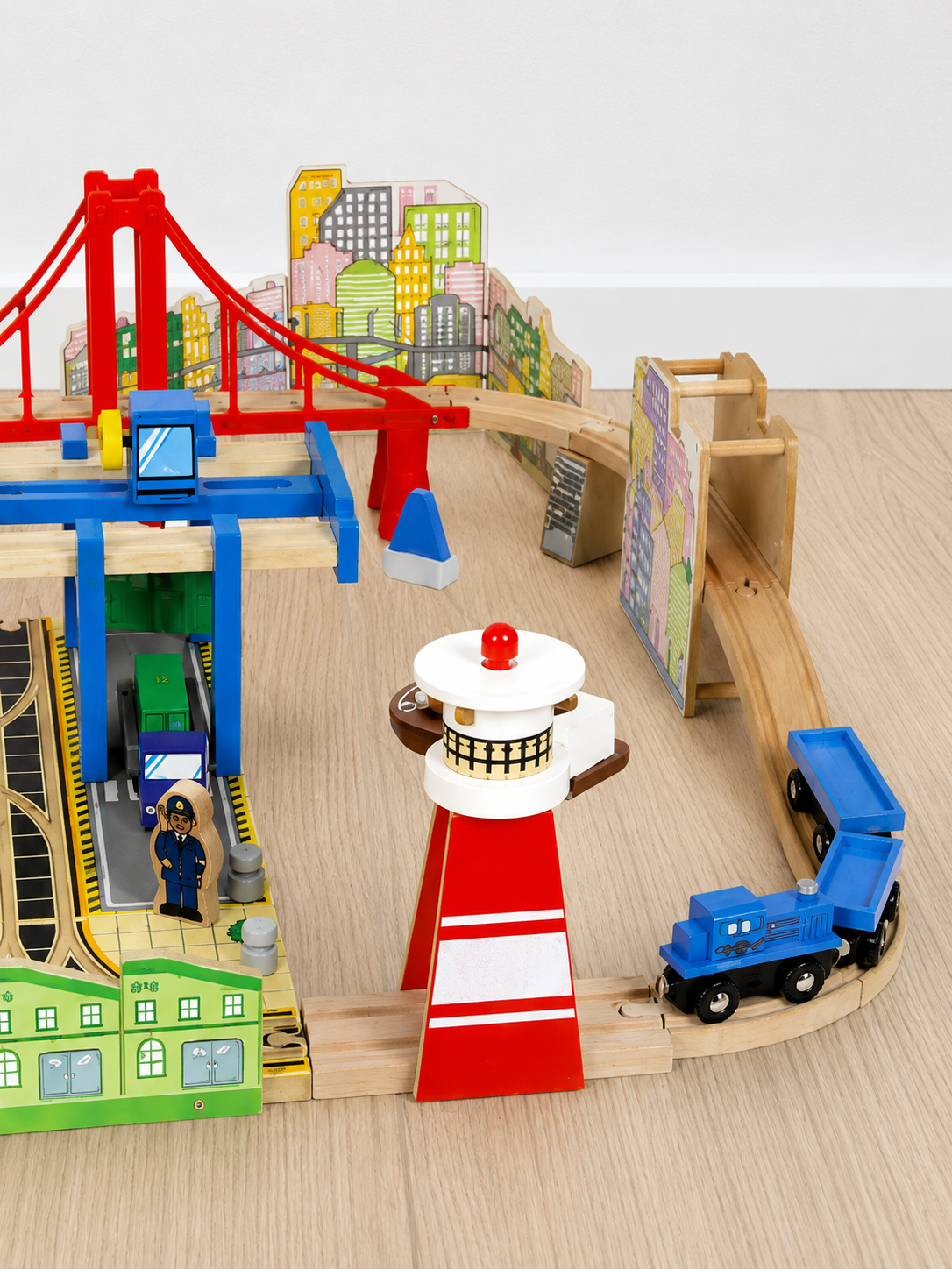 Holzeisenbahn Hafen – große Spielwelt mit 100 Teilen