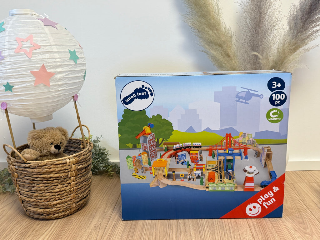 Holzeisenbahn Hafen – große Spielwelt mit 100 Teilen